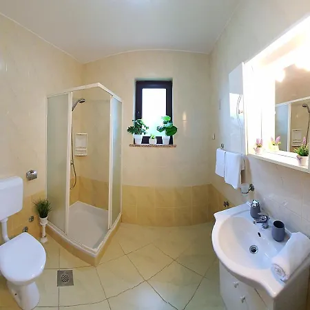 Veronika Apartment *